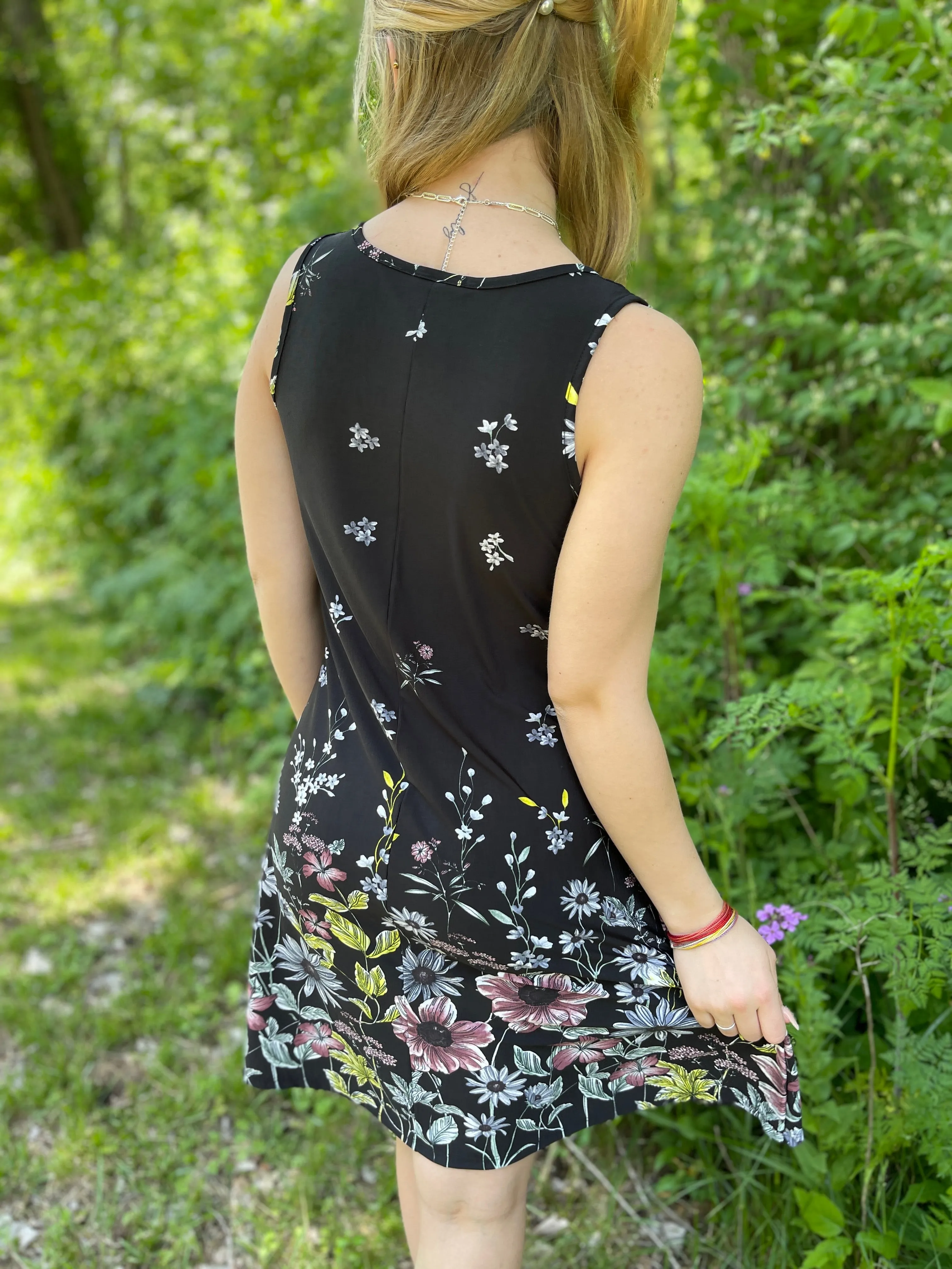 BLACK FLORAL SLEEVELESS DRESS