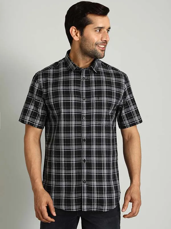 Men Checked Half Sleeve Cotton Shirt