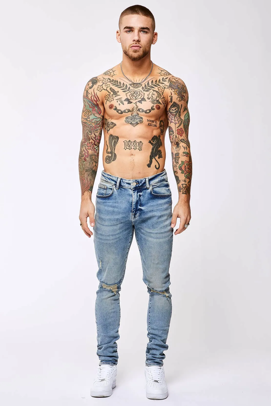 SKINNY FIT JEANS - VINTAGE BLUE RIPPED KNEE