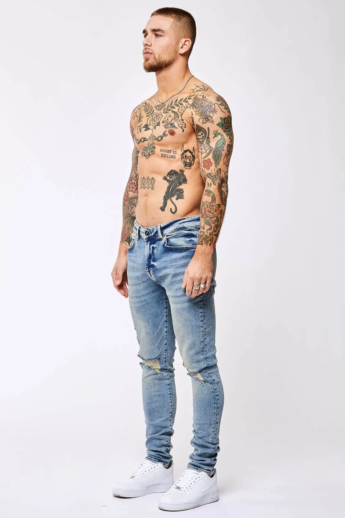 SKINNY FIT JEANS - VINTAGE BLUE RIPPED KNEE