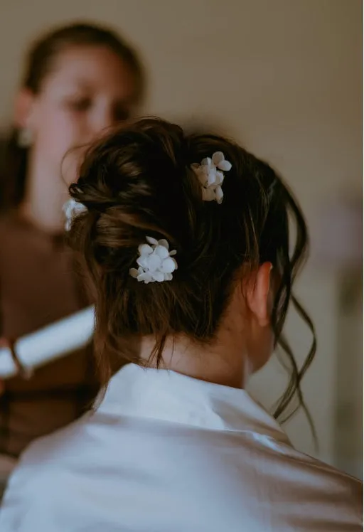 White Flower Bridal Hair Pins, Floral Wedding Hair Pins, Minimal Bride Hair Accessories, Ivory Preserved Hydrangea Hair Picks UK